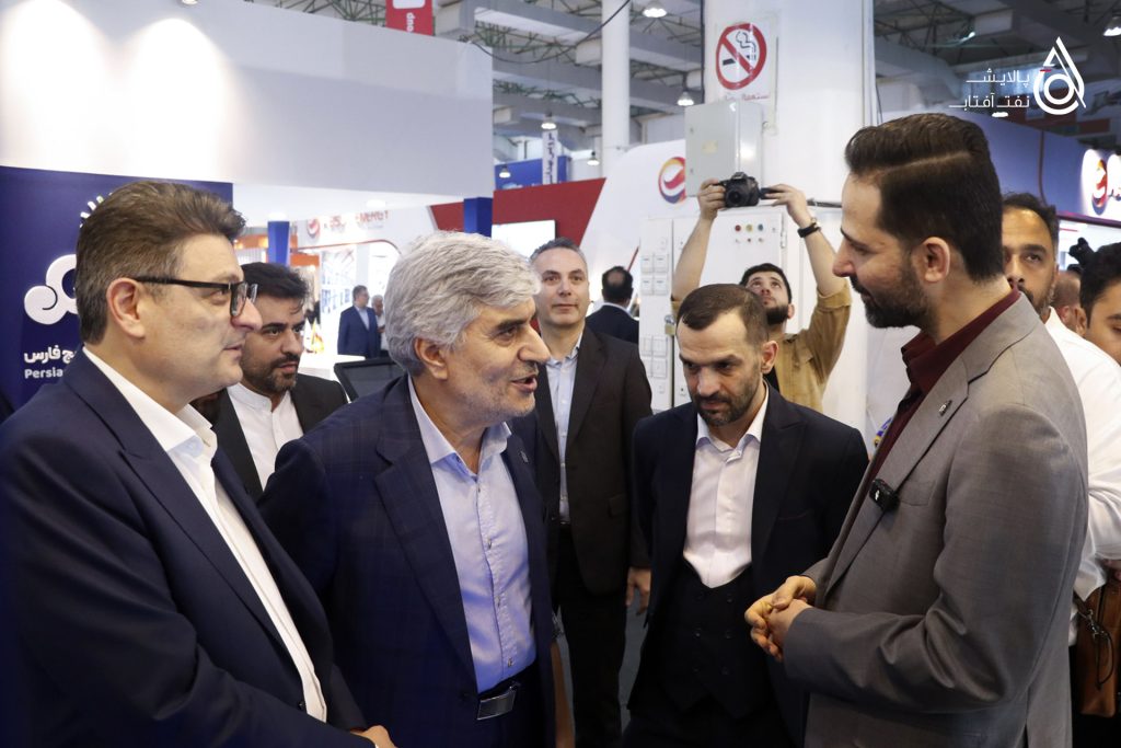 بازدید دستیار رئیس‌جمهور و رئیس فراکسیون کارآفرینی مجلس از پالایش نفت آفتاب در غرفه انجمن صنفی کارفرمایی صنعت پالایش نفت
